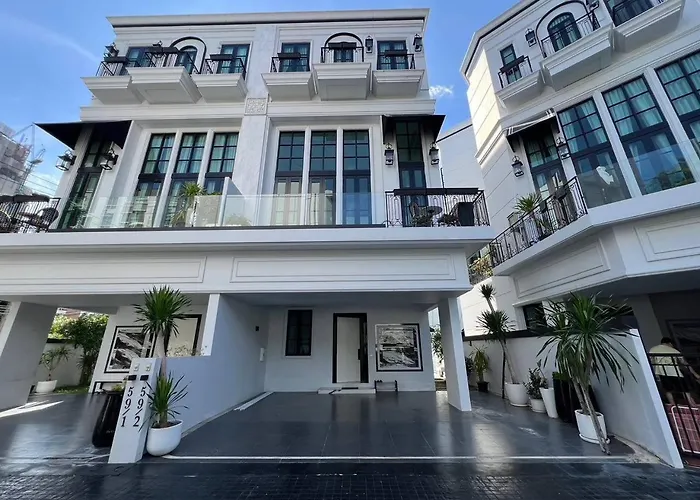 Villa Luxury Pool 5br 12pax With Private Lift In Ekkamai *