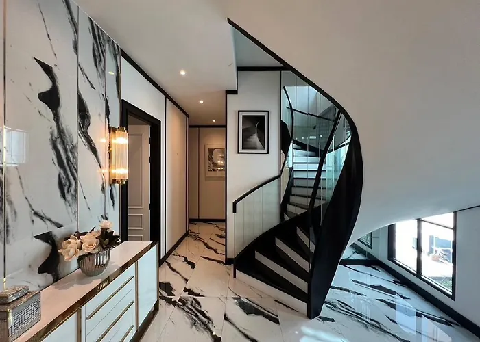 Luxury Pool 5br 12pax With Private Lift In Ekkamai Bangkok