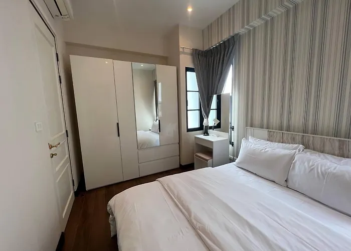 Villa Luxury Pool 5br 12pax With Private Lift In Ekkamai