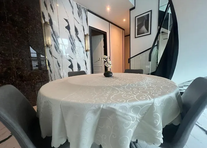 Luxury Pool 5br 12pax With Private Lift In Ekkamai Bangkok
